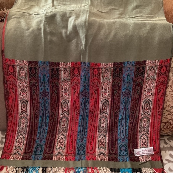 NWT REVERSIBLE PASHMINA WOOL SCARF - Picture 8 of 9